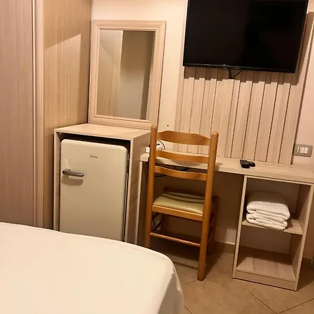Lyden Hotel Golem (Tirana)