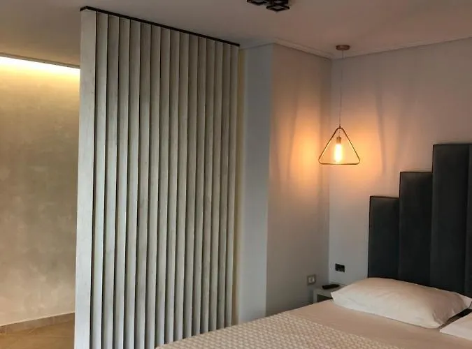 Lyden Hotel Golem (Tirana)